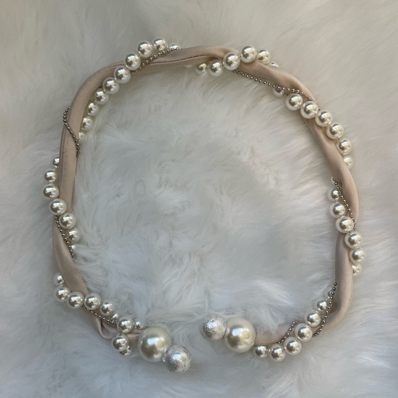 Champagne pearl adjustable headband! One size fits all! ❤️ - Picture 1 of 3